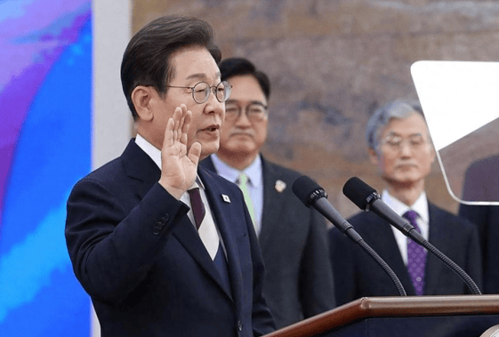 中方忍耐5天后，對(duì)美打響“第二槍”，交易已全面凍結(jié)，中美相互征費(fèi)！韓總統(tǒng)室上門求情:金屬制品廠
