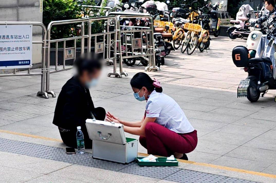 武漢地鐵出入口的一幕：十分鐘按摩得到一個深深擁抱:金屬制品廠
